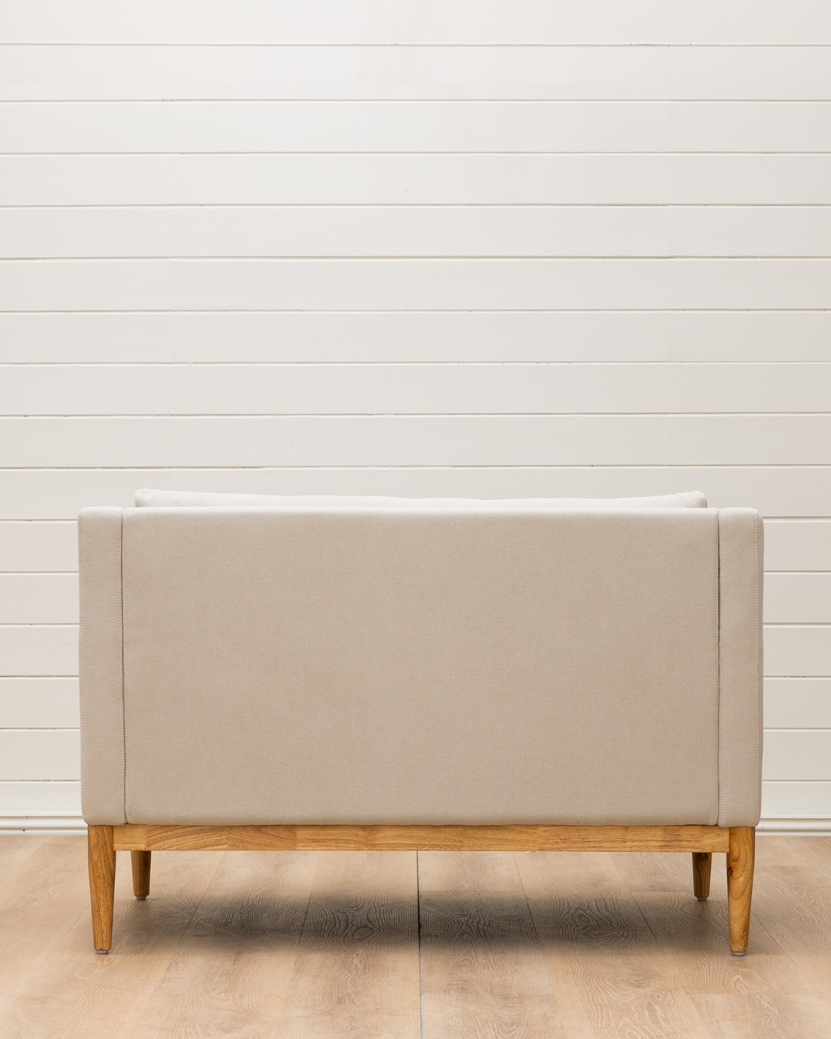 Nique Settee