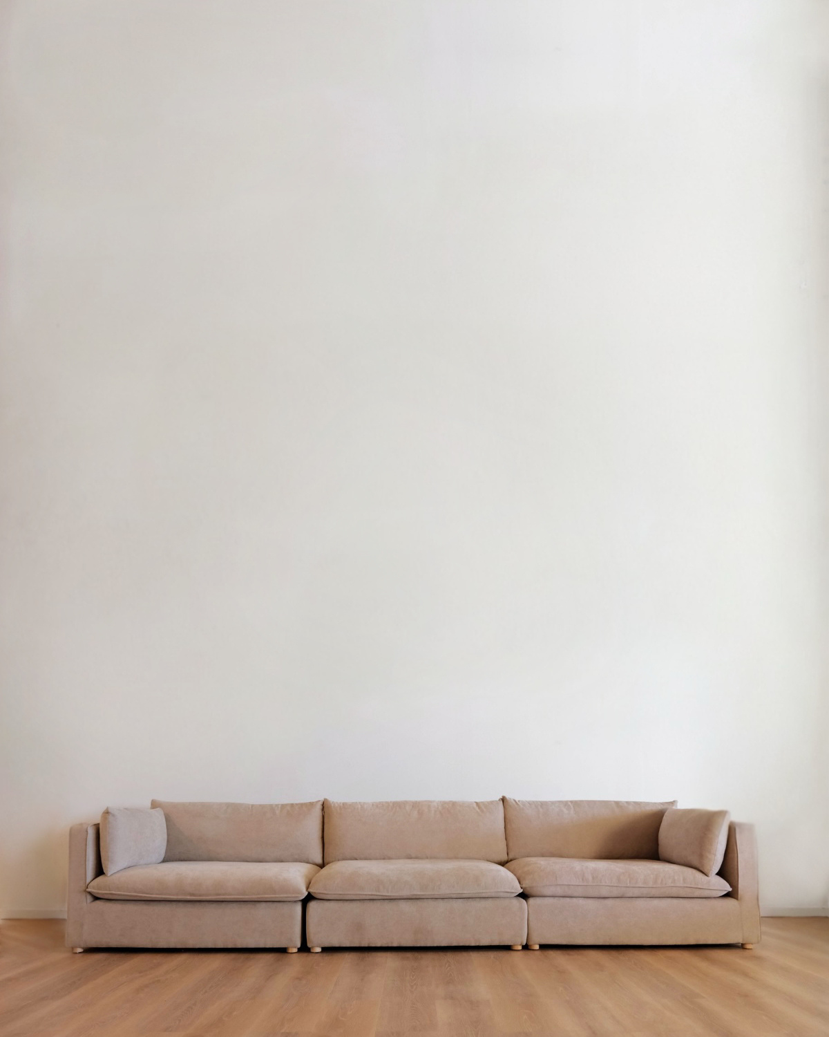 Custom Eli Right Arm Chair