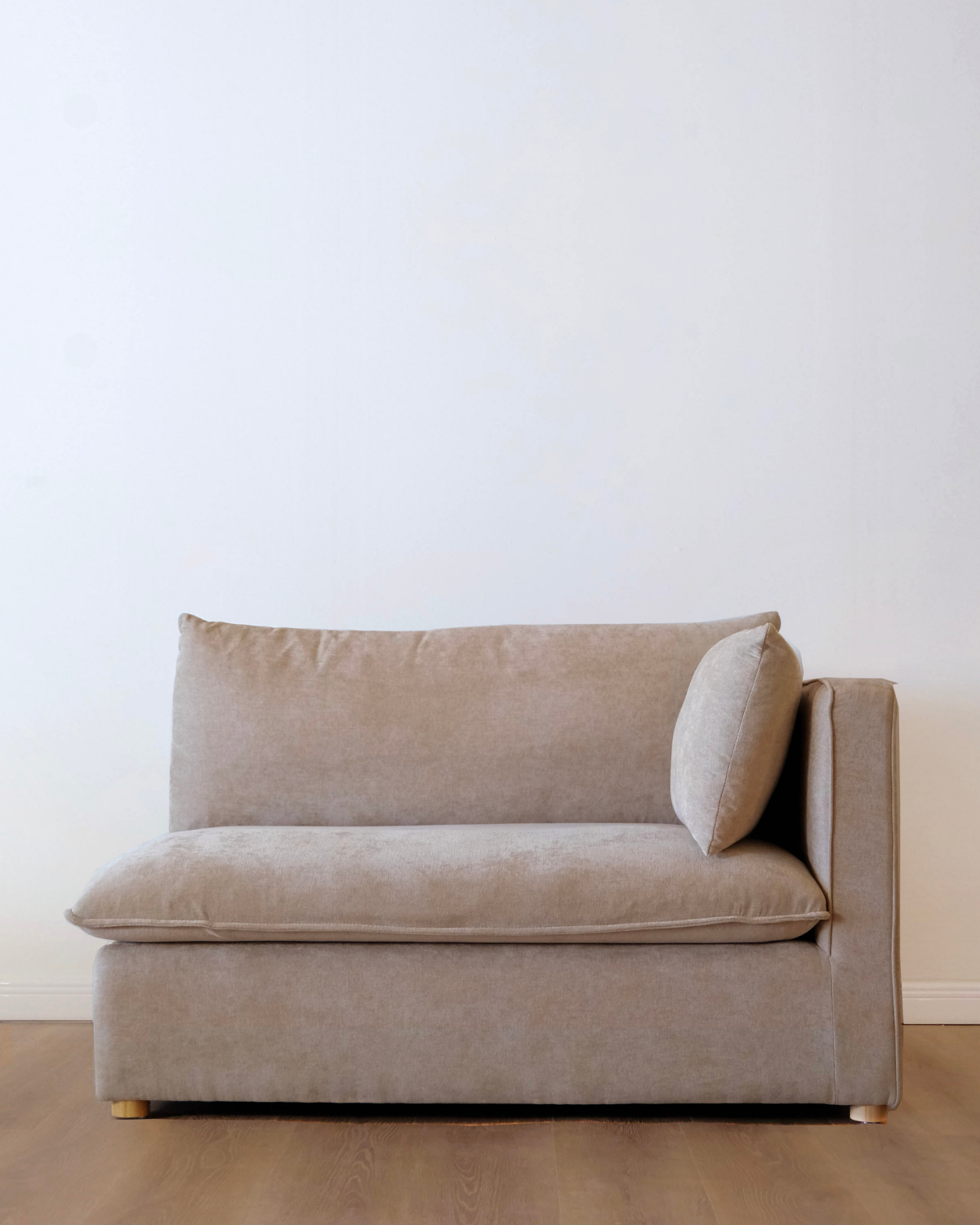 Custom Eli Right Arm Chair