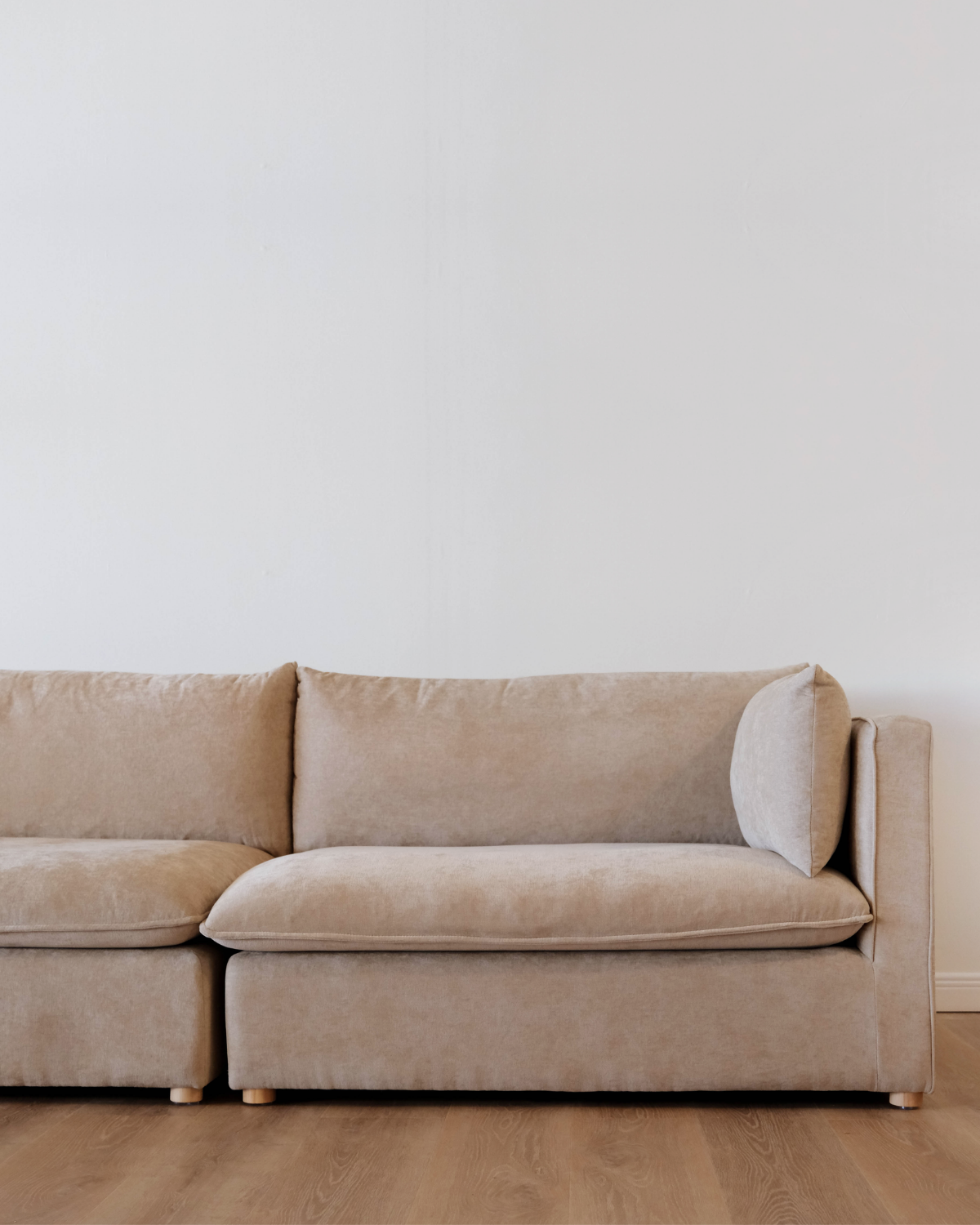 Custom Eli Right Arm Chair