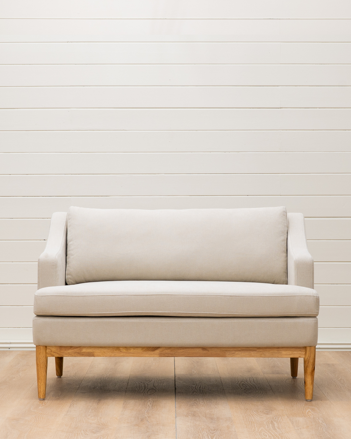 Nique Settee